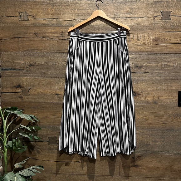 Wide leg flared striped pants culottes - Picture 3 of 11